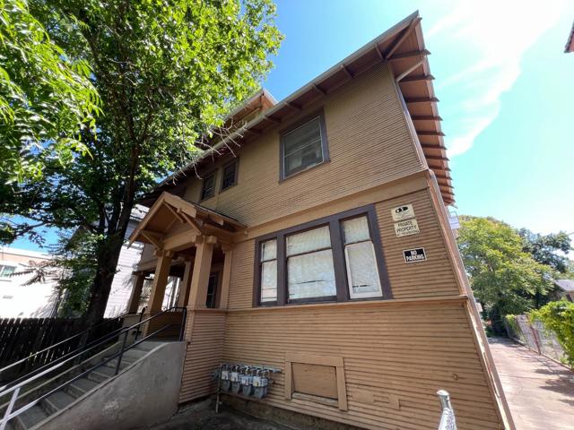 722 N San Joaquin Street, Stockton CA: https://media.crmls.org/mediaz/c0591076-f5be-468f-8660-f51901b855dd.jpg