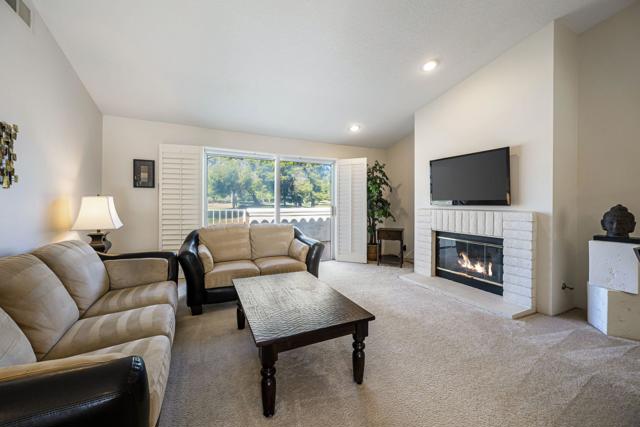 357 Desert Falls E Drive, Palm Desert CA: https://media.crmls.org/mediaz/c059da25-0bcf-4e42-964c-a4a78a289ec5.jpg