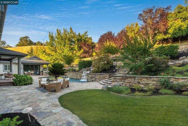 51 Brightwood Cir, Danville CA: https://media.crmls.org/mediaz/c05ab14f-a3d2-4a43-9b11-8252ae81858b.jpg