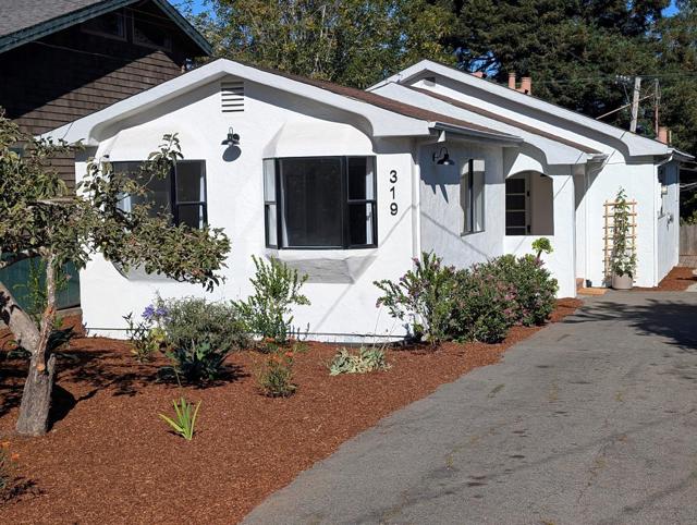 319 McCormick Avenue, Capitola CA: https://media.crmls.org/mediaz/c05c8d8d-53d5-4d42-a58c-9bf5aa9e8ad5.jpg