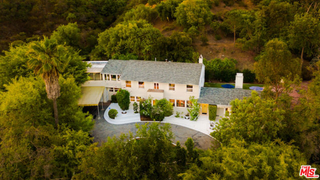 7917 Woodrow Wilson Drive, Los Angeles CA: https://media.crmls.org/mediaz/c05ddc36-d2a5-4c8b-917e-744aa3bc6a00.jpg