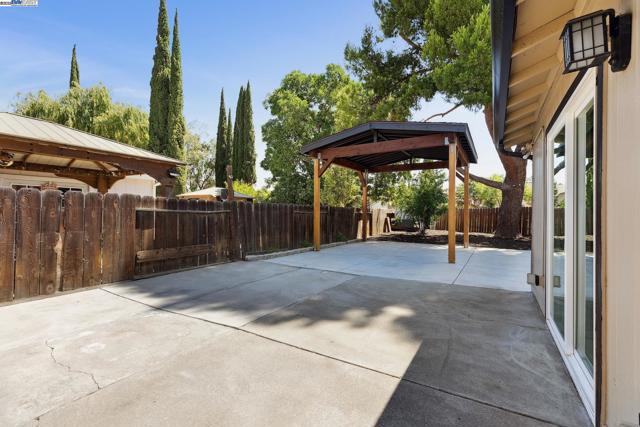 310 S Central Ave, Tracy CA: https://media.crmls.org/mediaz/c05e4af2-ae8d-41ab-af8d-461ba470d9f1.jpg
