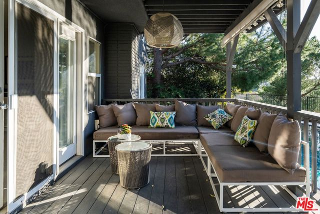 1313 Corona Drive, Glendale CA: https://media.crmls.org/mediaz/c05e7daf-0d44-4837-9107-3323bc3a498a.jpg