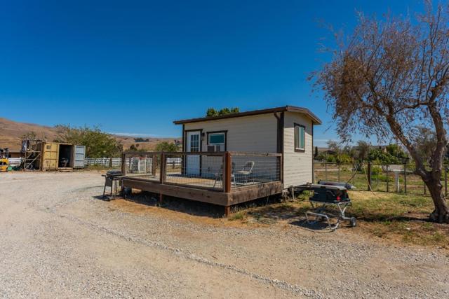 8440 Lovers Lane, Hollister CA: https://media.crmls.org/mediaz/c05f5c4e-1e9d-4cec-b60f-e0c7984e6c88.jpg