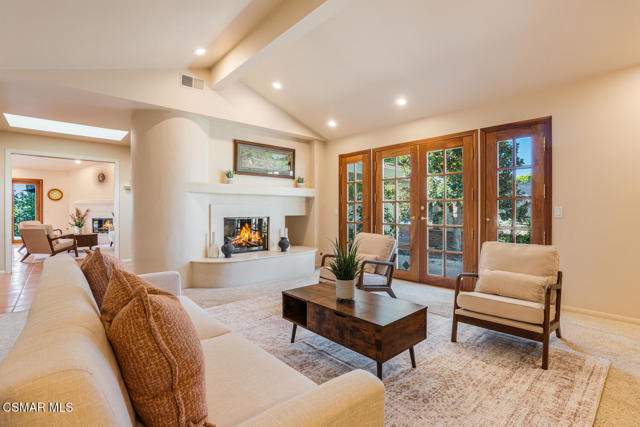 356 Laguna Terrace, Simi Valley CA: https://media.crmls.org/mediaz/c060a379-a643-4aa0-9485-1a4ecd55a2e1.jpg