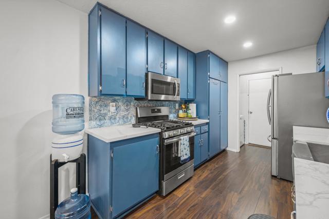 Detail Gallery Image 14 of 33 For 4232 Fiesta Way #3,  Oceanside,  CA 92057 - 2 Beds | 2/1 Baths