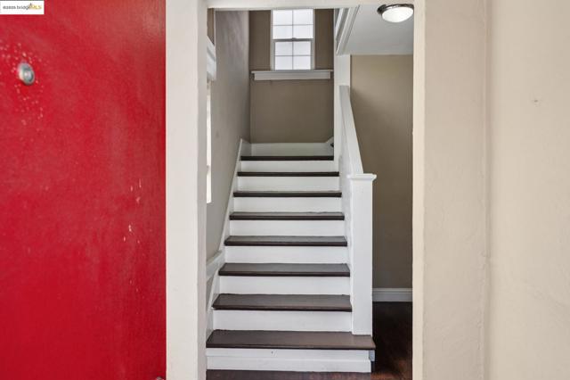 1063 32Nd St, Oakland CA: https://media.crmls.org/mediaz/c0614127-e624-43f9-b88b-051f79805495.jpg