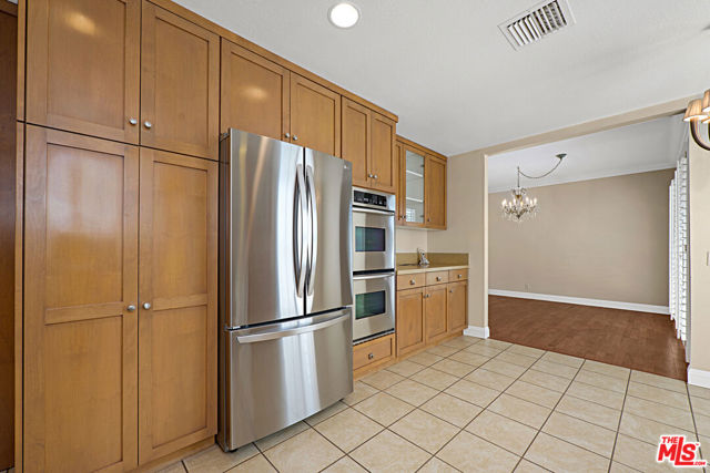 4949 Genesta Avenue, 306 photo 7