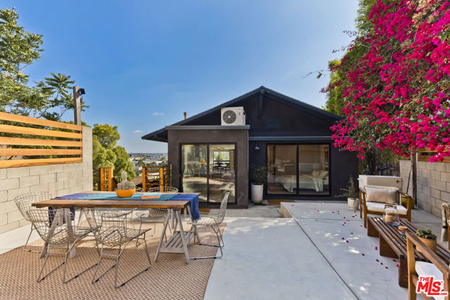 3404 Glenalbyn Drive, Los Angeles CA: https://media.crmls.org/mediaz/c0623349-7e63-4357-a525-e7064eb438d9.jpg