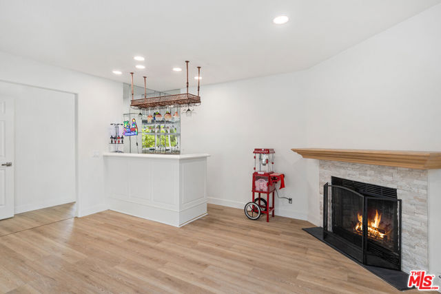 19555 Oxnard Street, Tarzana CA: https://media.crmls.org/mediaz/c0626ab7-1bf4-464e-88d1-d33fc1e471c0.jpg