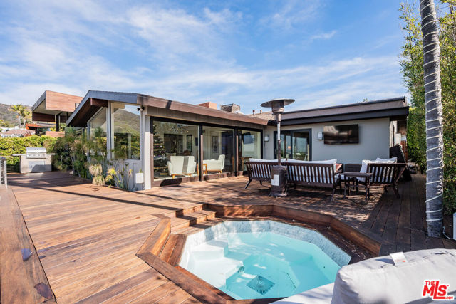 245 Tranquillo Road, Pacific Palisades CA: https://media.crmls.org/mediaz/c0645c3a-cfaf-4adb-8bbb-d409852bb5f1.jpg