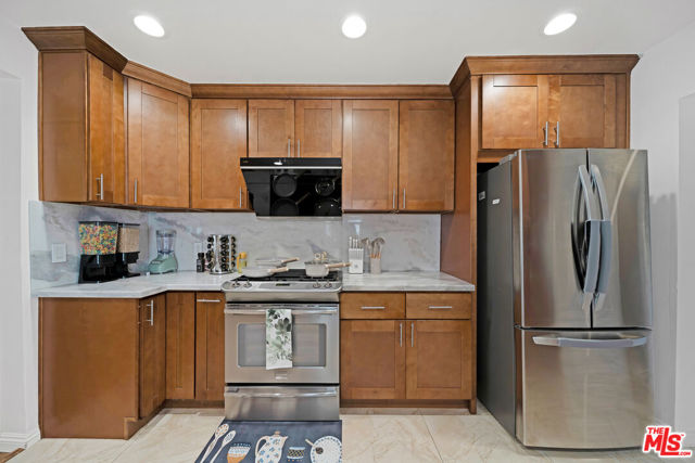 Image 13 of 45 For 15213 Daphne Avenue