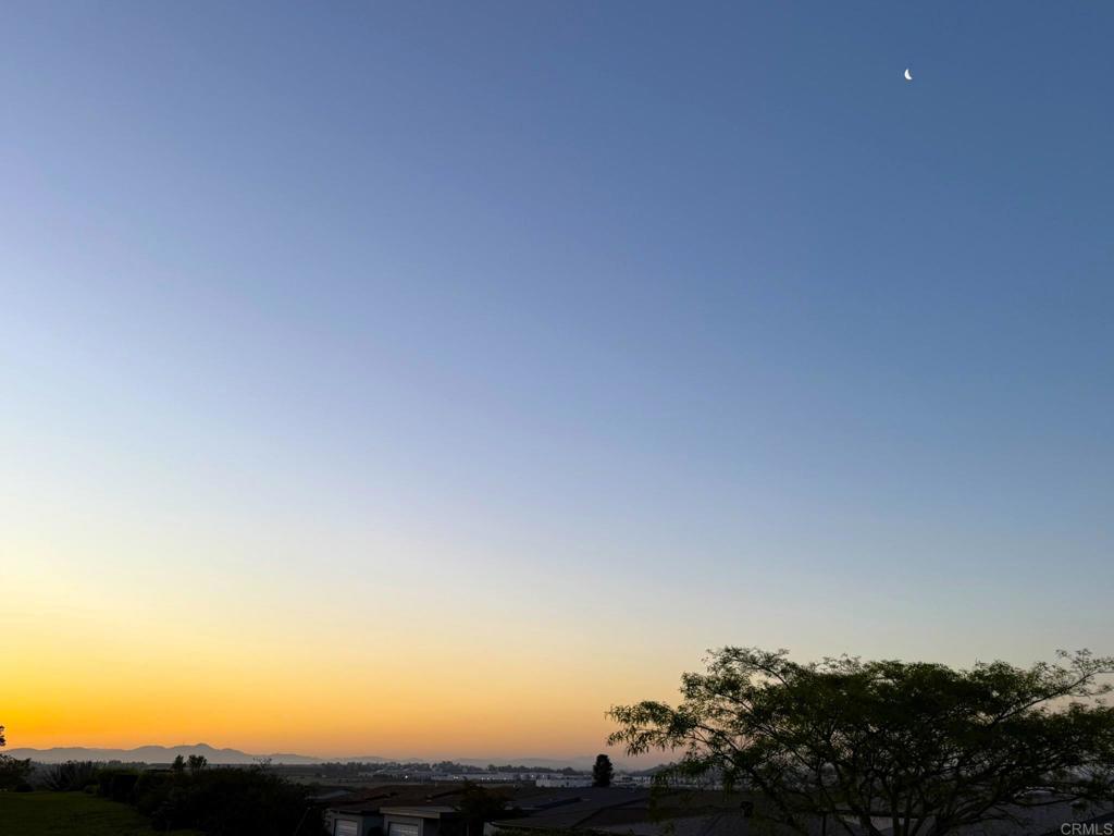 https://media.crmls.org/mediaz/c064c473-f95f-4946-8381-2cb856ce9da1.jpg?preset=X-Large