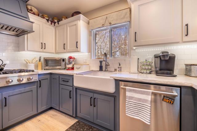 1188 Monte Vista Drive, Big Bear CA: https://media.crmls.org/mediaz/c065a6e1-f45f-4e26-ac65-a04e94c95929.jpg