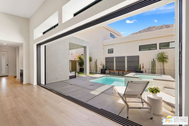 190 Obsidian Loop, Palm Springs CA: https://media.crmls.org/mediaz/c065e107-1206-4358-abf3-5d7ec550ab57.jpg