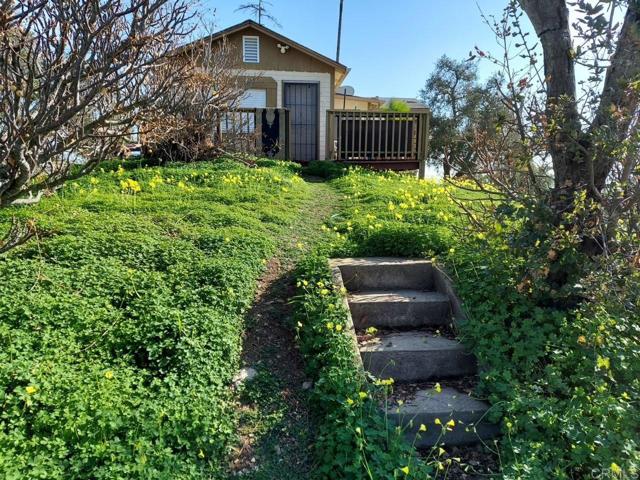 1320 RICHLAND RD, San Marcos CA: https://media.crmls.org/mediaz/c0668eb1-02c9-457d-bc3b-5a50df4710c2.jpg