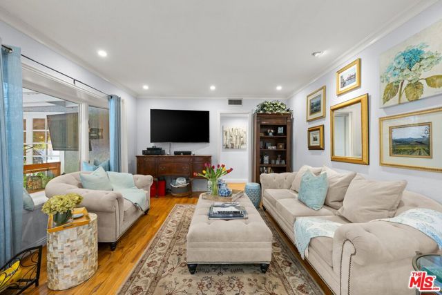 6432 Petit Avenue, Van Nuys CA: https://media.crmls.org/mediaz/c0670179-099d-4080-8276-ef0717382b38.jpg