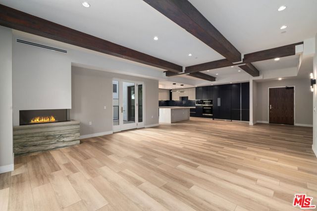 160 N La Peer Drive, Beverly Hills CA: https://media.crmls.org/mediaz/c0673789-7399-4a3c-a39a-0832d711632b.jpg
