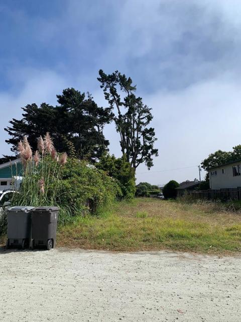 404 Lee Avenue, Half Moon Bay CA: https://media.crmls.org/mediaz/c067d1c1-f9bd-44a3-b0bb-a40aea3ea274.jpg