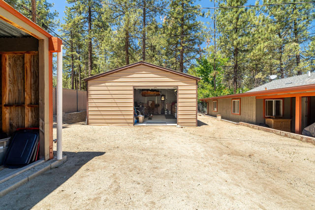 59341 Courtesy Drive, Mountain Center CA: https://media.crmls.org/mediaz/c068047b-c490-41f1-92bb-20ed4049bedd.jpg