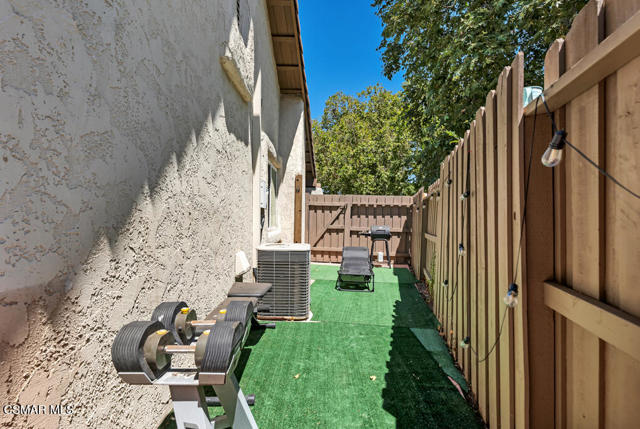 1118 Bright Glen Circle, Westlake Village CA: https://media.crmls.org/mediaz/c068127f-0d28-462b-b25f-862a78f20bbd.jpg