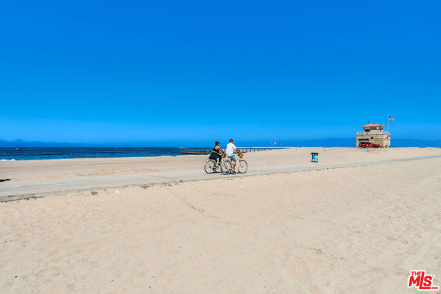 8221 Delgany Avenue, Playa del Rey CA: https://media.crmls.org/mediaz/c0681604-ef97-46d1-bee8-a3dd348c44da.jpg