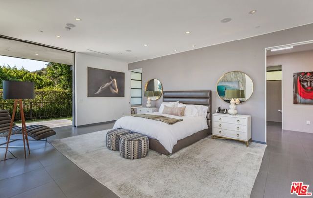 2002 LOMA VISTA Drive, Beverly Hills CA: https://media.crmls.org/mediaz/c0685db5-2673-4979-b8b8-8a07e3249a4a.jpg