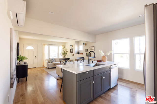 5200 S St Andrews Place, Los Angeles CA: https://media.crmls.org/mediaz/c068bc5f-e788-4095-827d-22d83f6c243f.jpg