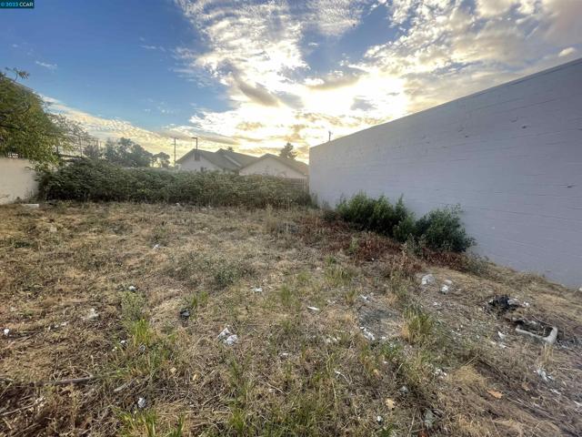 241 Espee Ave, Richmond CA: https://media.crmls.org/mediaz/c068f363-a406-4c42-8d5b-54c2774154f1.jpg
