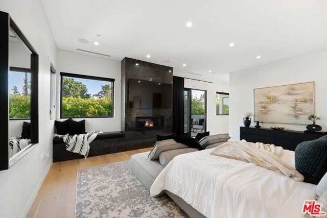 14812 Morrison Street, Sherman Oaks CA: https://media.crmls.org/mediaz/c069b32d-0689-459b-9872-727b0452ee70.jpg