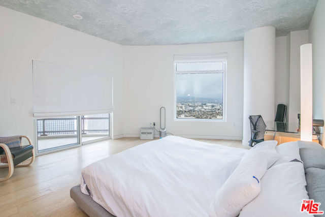 1 W Century Drive, Los Angeles CA: https://media.crmls.org/mediaz/c069fa28-23ee-4e73-8d26-9b059be629a4.jpg