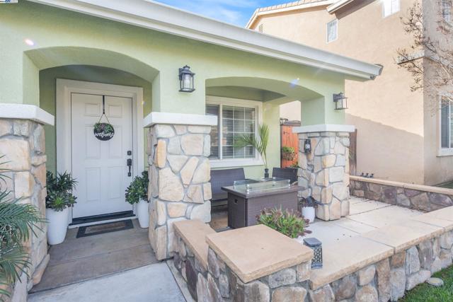 715 Bobcat Ln, Manteca CA: https://media.crmls.org/mediaz/c06a1d93-ca88-405e-ba6b-b6d6cefea77b.jpg