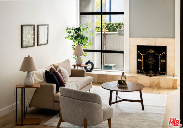 1425 Stanford Street, Santa Monica CA: https://media.crmls.org/mediaz/c06a2ca2-dc28-4d8a-8f2c-3f1521ff7faf.jpg