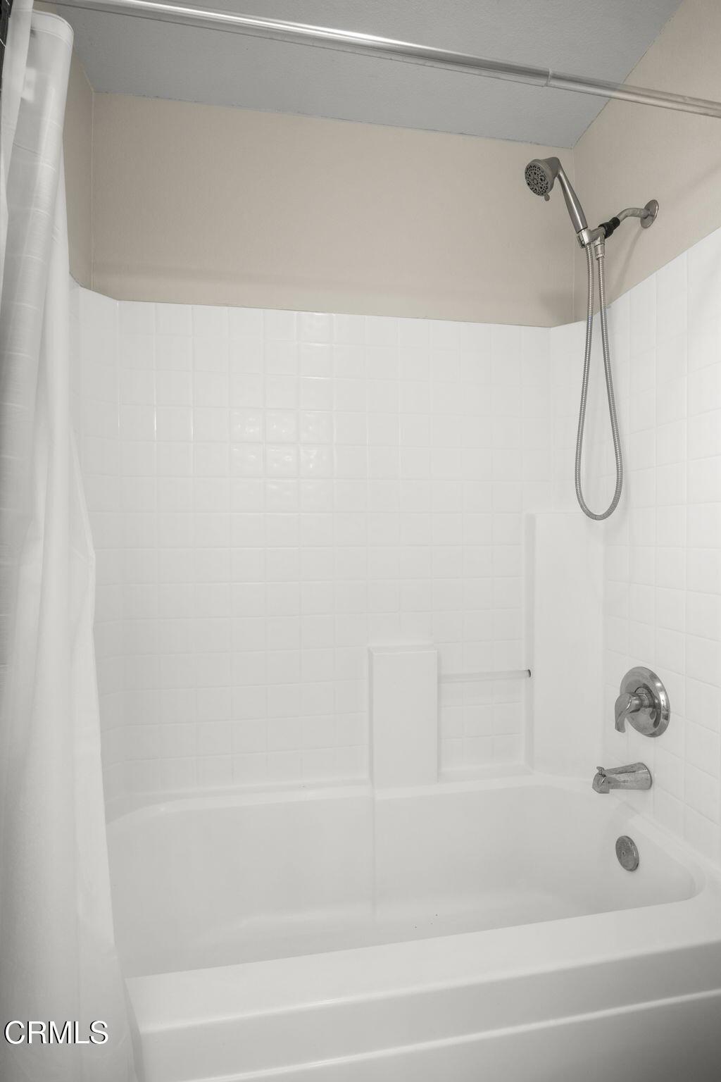 https://media.crmls.org/mediaz/c06a3623-b975-4cb8-bec3-58ad20ab414a.jpg?preset=X-Large