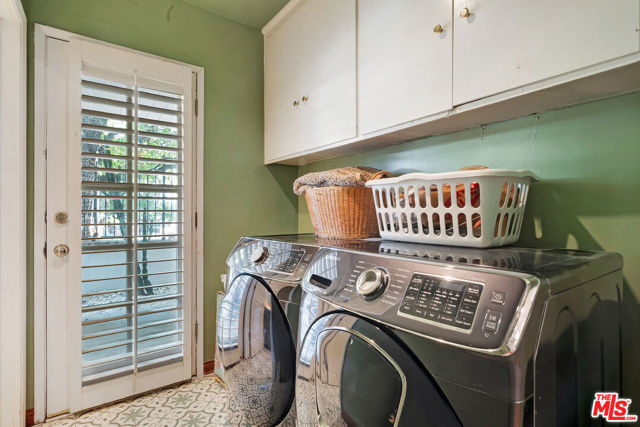 5025 Delita Place, Woodland Hills CA: https://media.crmls.org/mediaz/c06aa36c-8f6c-4c46-8305-443ecede8e0a.jpg