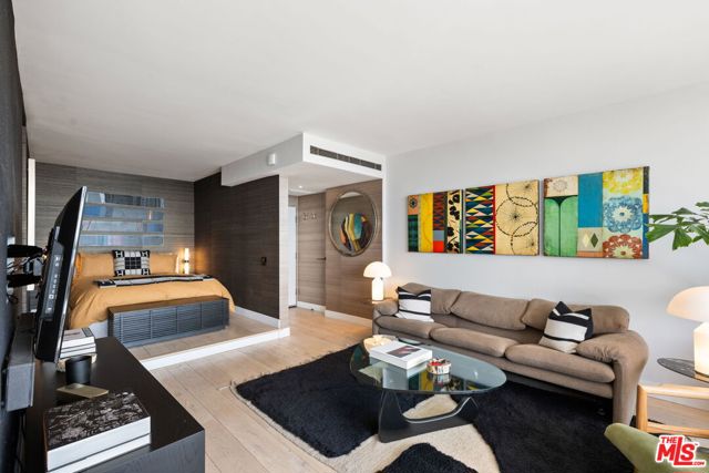 8787 Shoreham Drive, West Hollywood CA: https://media.crmls.org/mediaz/c06ab0a7-8901-4ce0-8856-551a25bd45e1.jpg