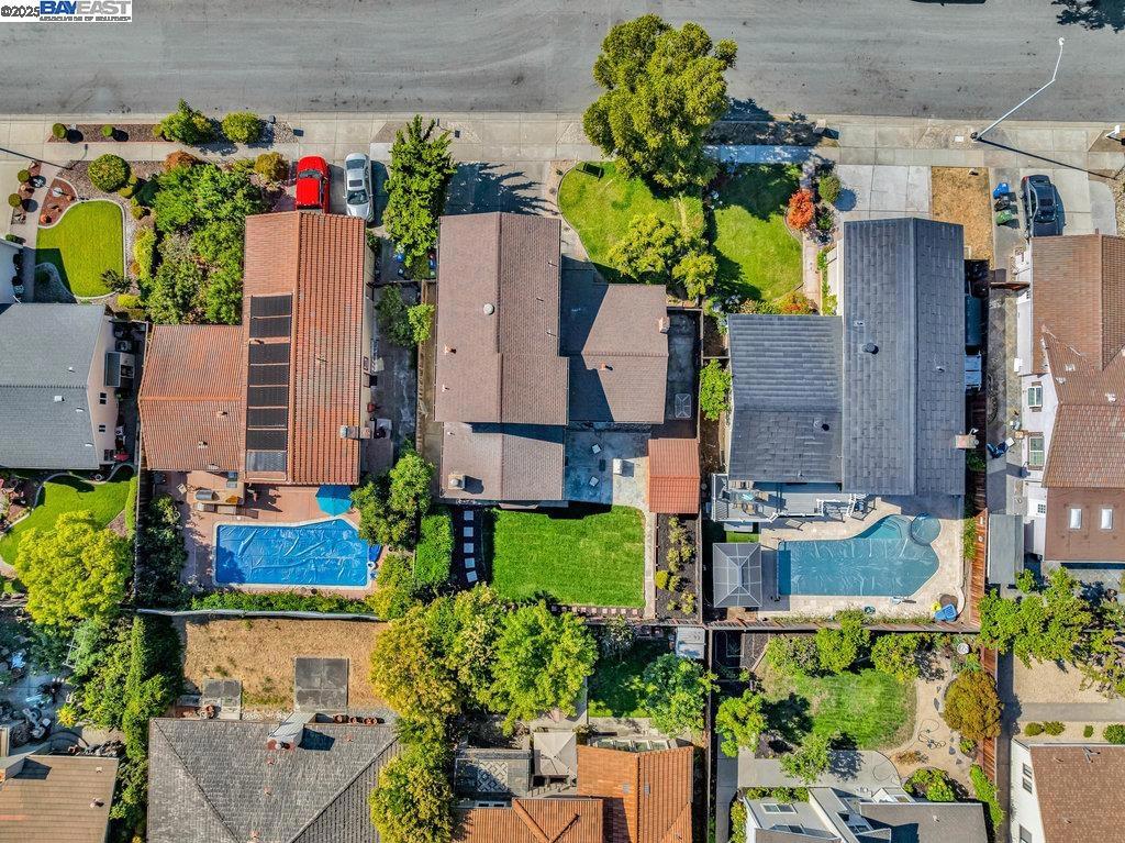 https://media.crmls.org/mediaz/c06b449e-baca-4812-b704-2a412d36c228.jpg?preset=X-Large