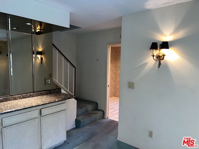 4919 Laurel Canyon Boulevard, 18 photo 7