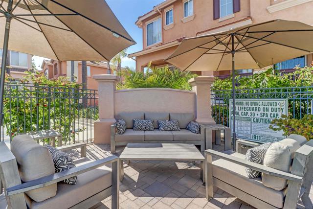 946 Camino De La Reina, San Diego CA: https://media.crmls.org/mediaz/c06beb22-2a09-4b44-899b-084a333c8bb4.jpg