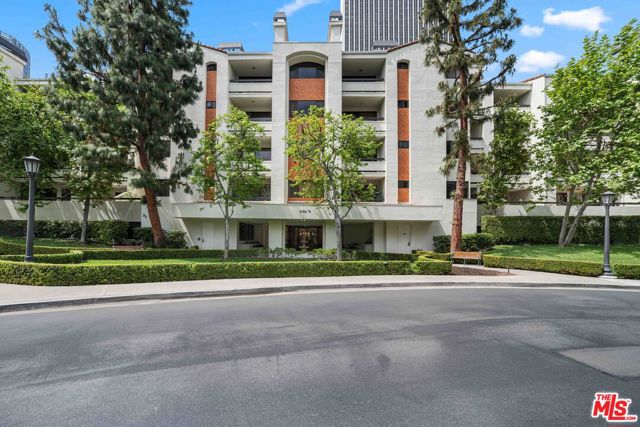 2122 Century Park Lane, Los Angeles CA: https://media.crmls.org/mediaz/c06c0012-5fa3-49f1-949c-38c1d1c36fe3.jpg