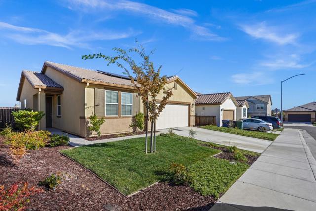 8189 Scrimshaw Way, Sacramento CA: https://media.crmls.org/mediaz/c06d2489-46b4-4a02-bbb7-9cf9cc741407.jpg