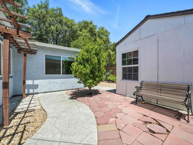 1641 Rue Avati, San Jose CA: https://media.crmls.org/mediaz/c06d7bde-d92e-4909-a03f-59155f386d21.jpg