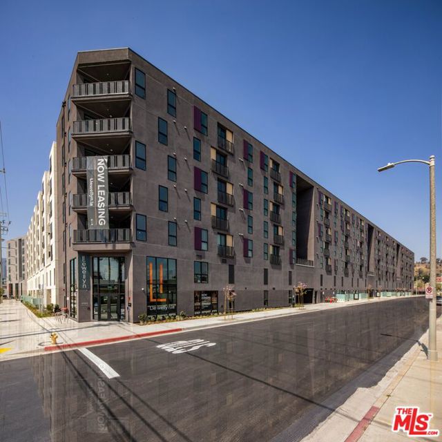 1101 N Main Street, Los Angeles CA: https://media.crmls.org/mediaz/c06eac1d-202c-44d8-8965-19783af0bb4b.jpg