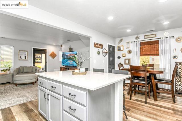 31 Ashton Court, Pittsburg CA: https://media.crmls.org/mediaz/c06ee650-7dc9-4202-8e2d-13a665aab34b.jpg