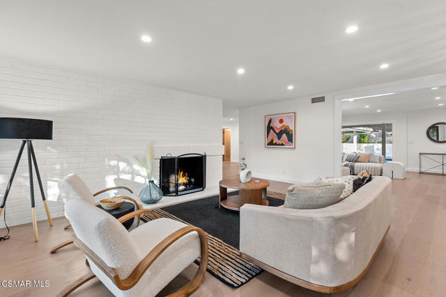 31652 Blue Meadow Lane, Westlake Village CA: https://media.crmls.org/mediaz/c0702183-9b9c-4486-80e8-3bebbf3f9808.jpg