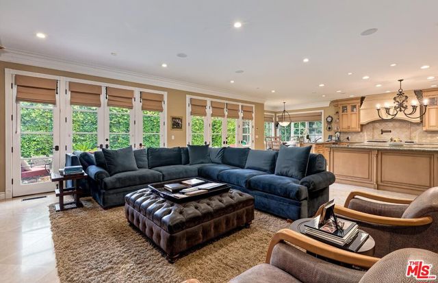 9355 Kirkside Road, Los Angeles CA: https://media.crmls.org/mediaz/c070260c-e8a6-46db-82b5-801049488125.jpg