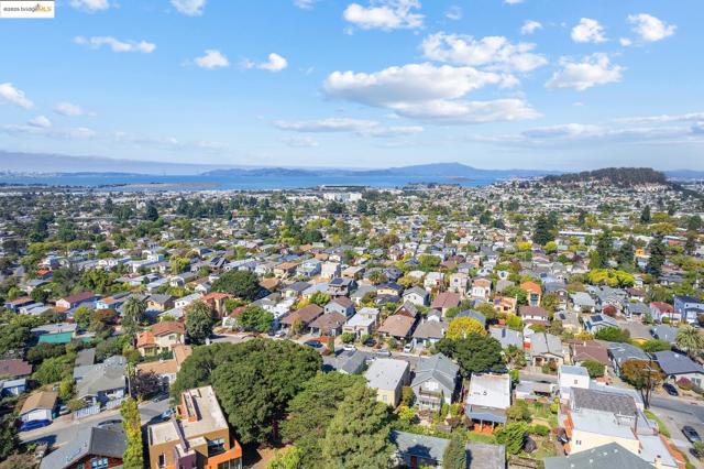 1026 Ventura Ave, Albany CA: https://media.crmls.org/mediaz/c0702b0e-0fde-4408-98fb-9998d3acf4ff.jpg