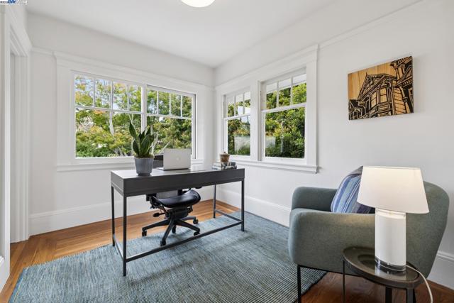 6040 LAWTON AVENUE, Oakland CA: https://media.crmls.org/mediaz/c0705038-f946-4cb5-899a-7f4775e4f9e1.jpg