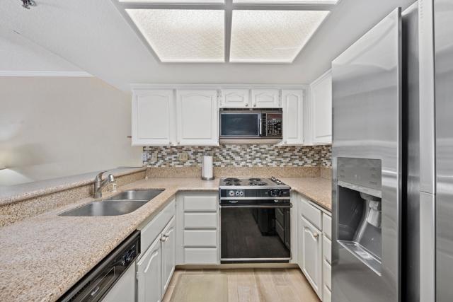 500 E Amado Road, Palm Springs CA: https://media.crmls.org/mediaz/c070d12a-5f1f-4049-8425-2415a9982adf.jpg