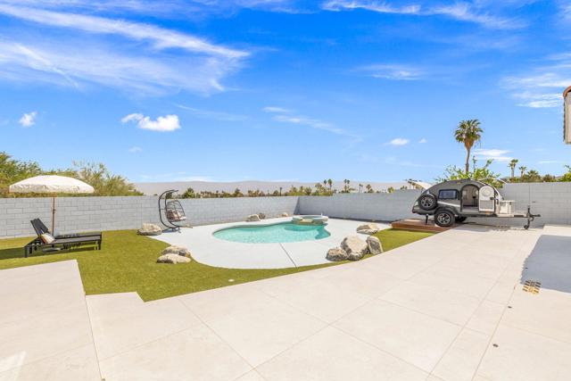 73298 Buckboard Trail, Palm Desert CA: https://media.crmls.org/mediaz/c071aa2d-520c-4fa6-ab11-c752601c93d0.jpg